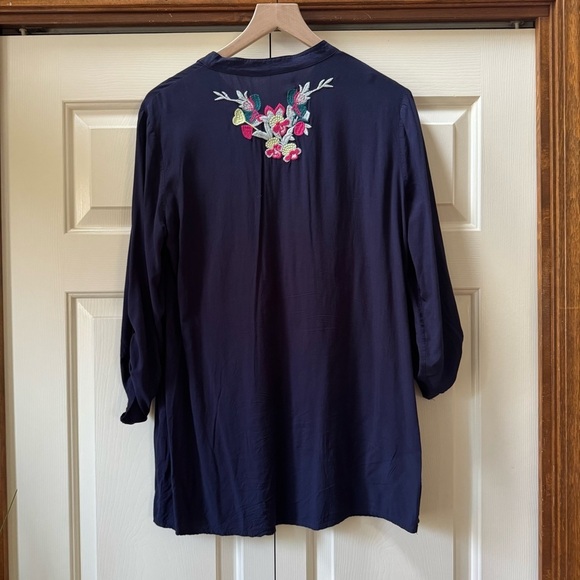 Solitaire Embroidered Tunic B-Neck Blouse  Women’s size medium - Picture 3 of 11
